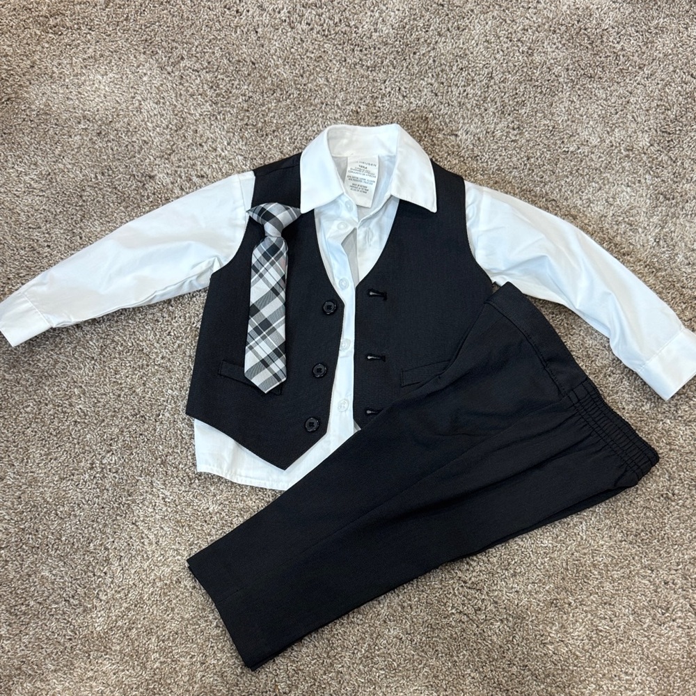 Van Heusen Baby Boys’ 4-Piece Dress Outfit (18M)